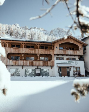 Plang Farmhouse
